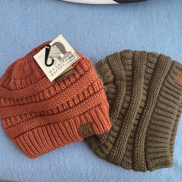 CC beanies - Picture 1 of 3